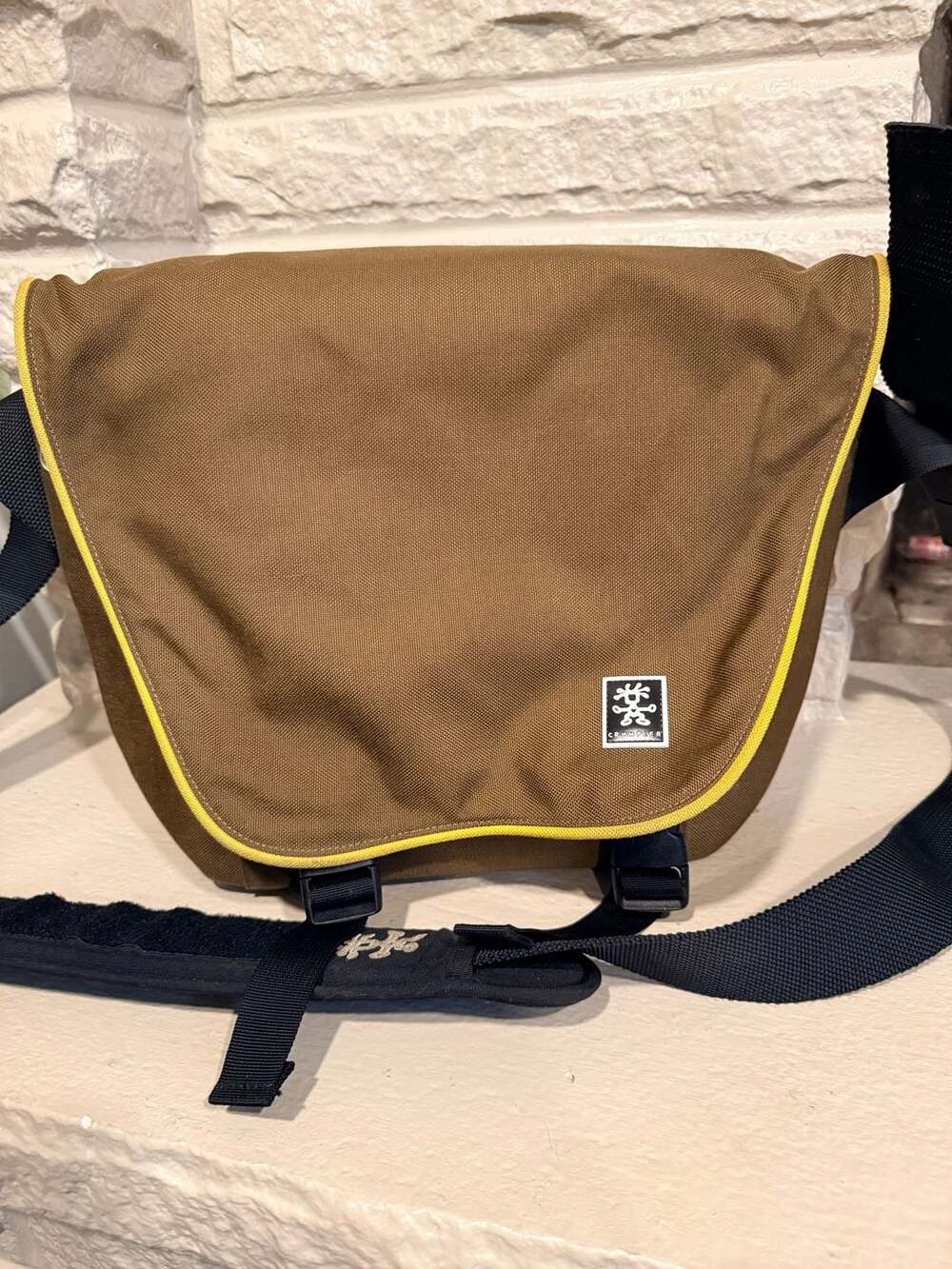 CRUMPLER 8 Eight Million Dollar Home Camera Bag GREEN ORANGE Interior